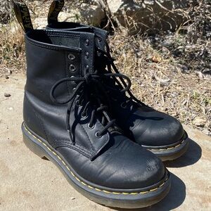 Dr. Martens 1460 leather combat boots Size 7 ladies smooth leather grunge y2k